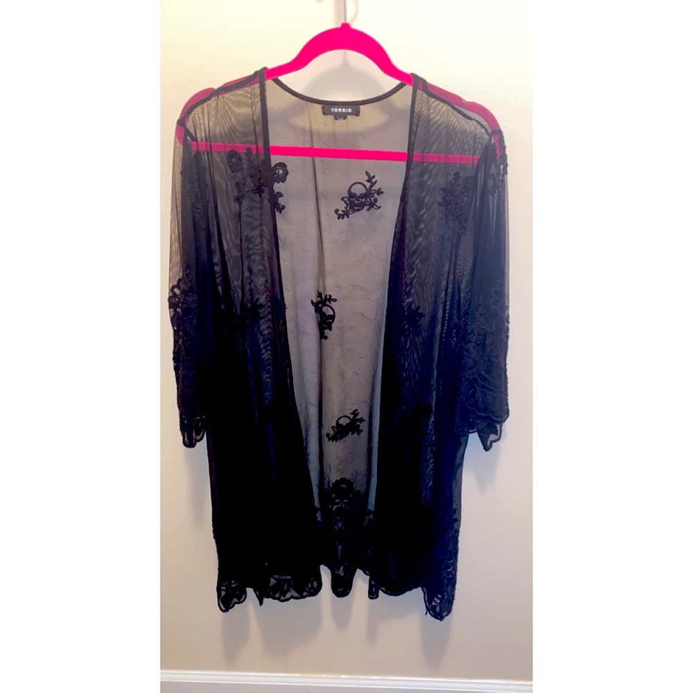 Torrid size 1/2 black skull print kimono
